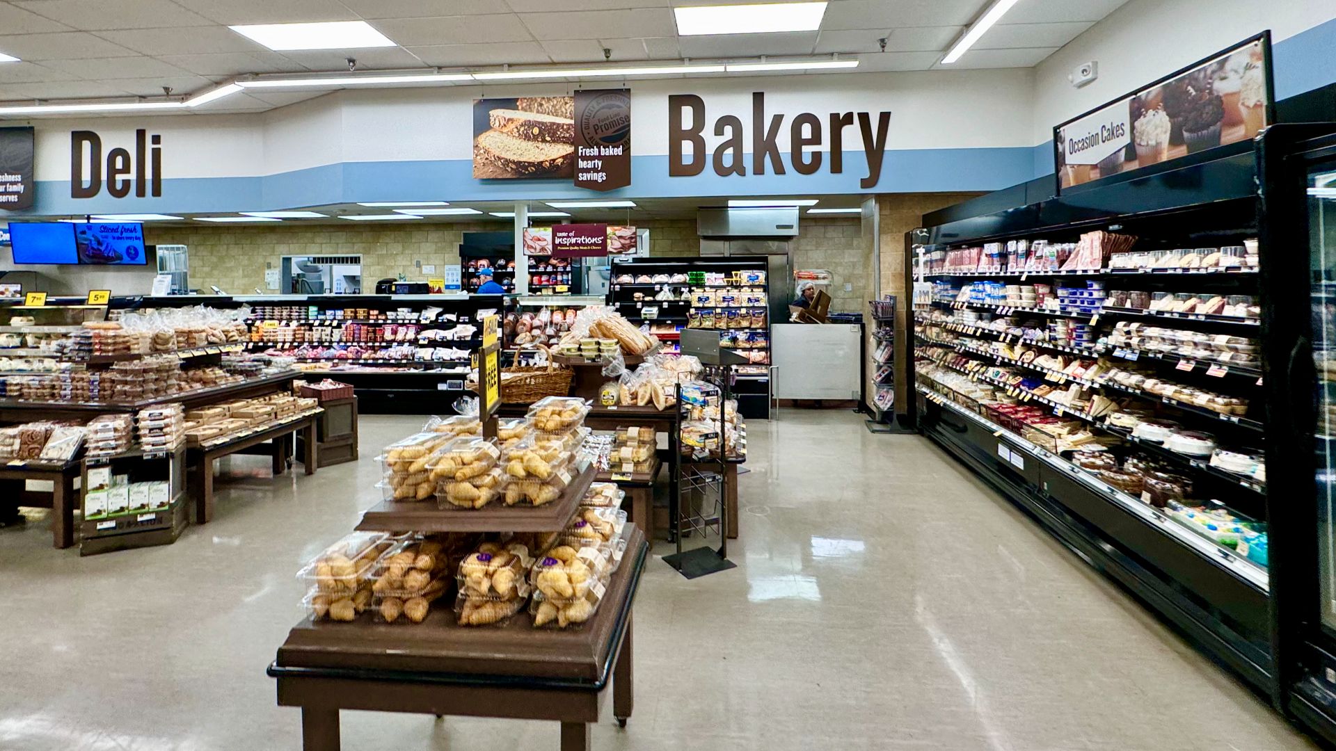 File:The bakery of a Food Lion supermarket in Clyde, North Carolina.jpg