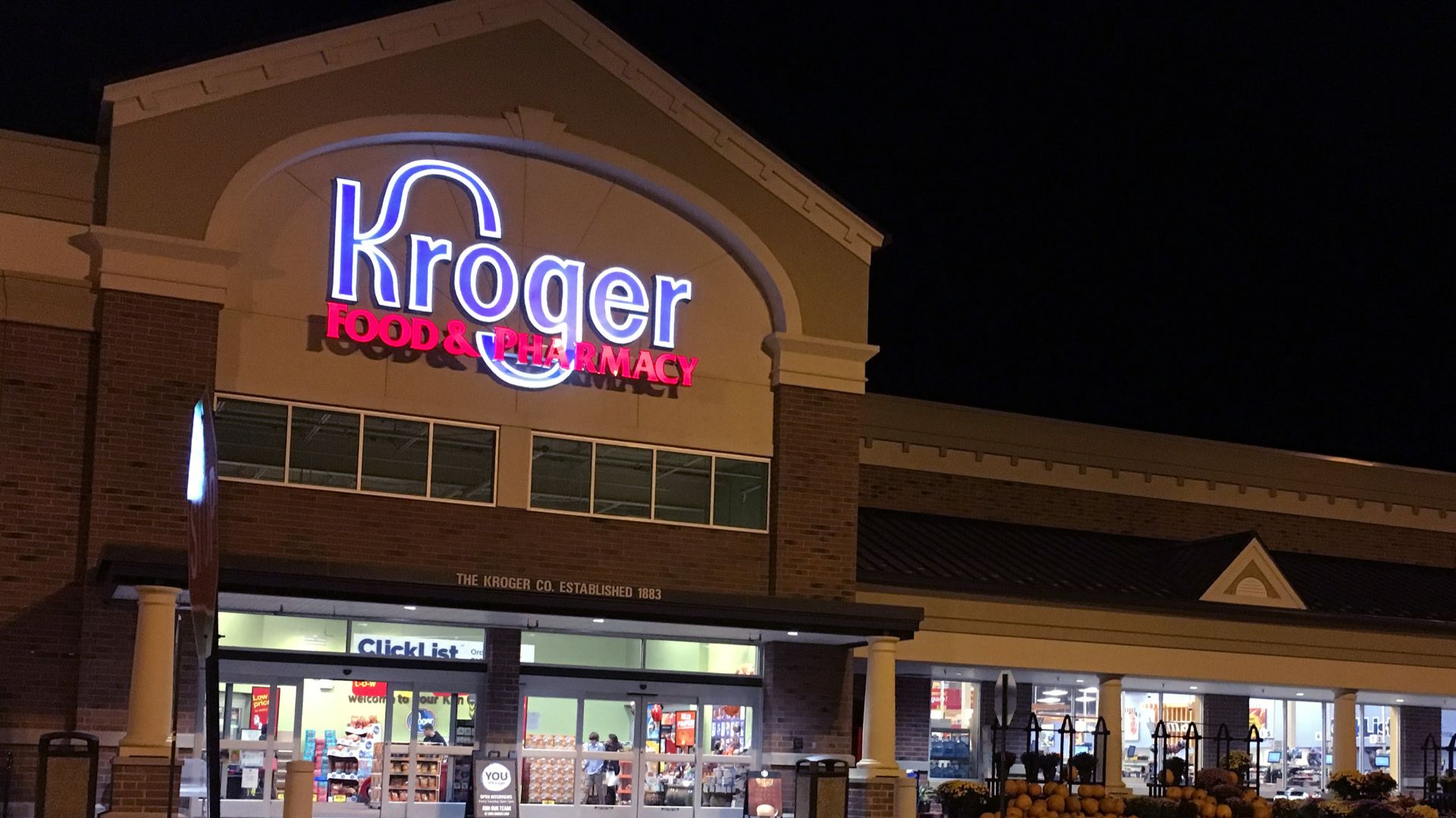 File:Kroger - Tabb (Kiln Creek), VA (37755148111).jpg
