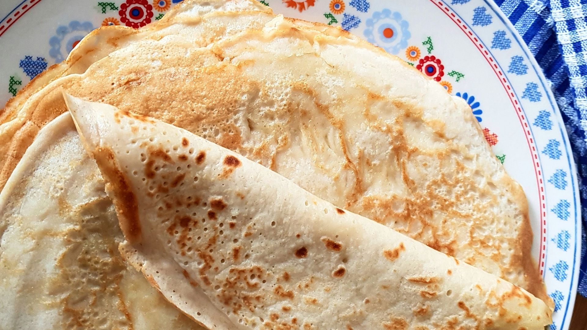 white and blue ceramic plate