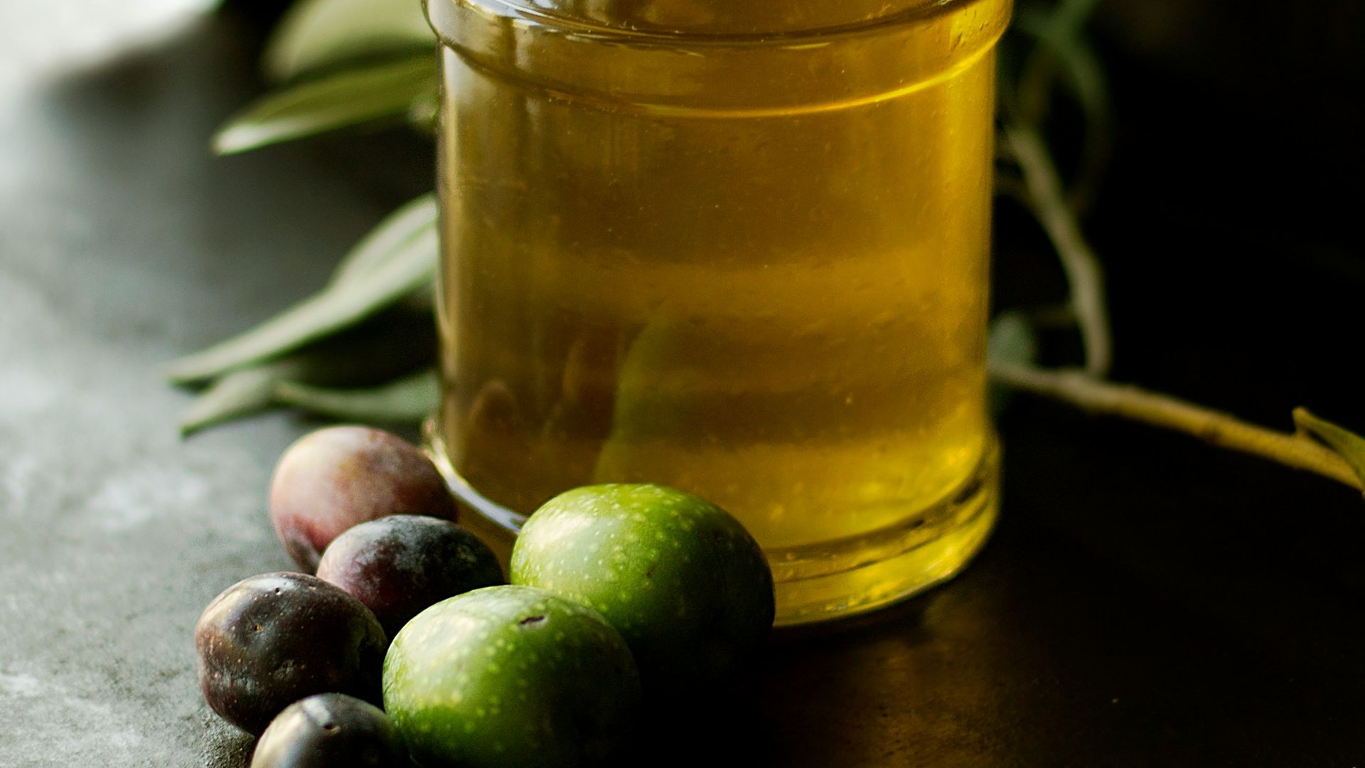 clear glass cruet bottle