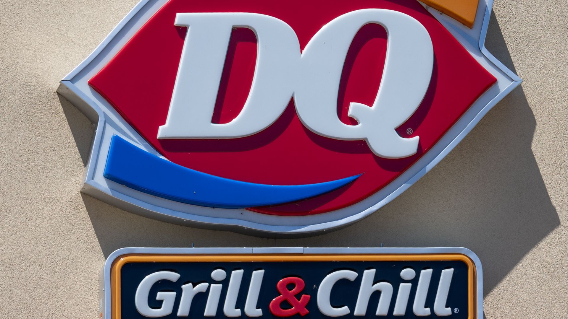 File:Dairy Queen logo, Dairy Queen, Kingsville, Ontario, 2025-06-29.jpg