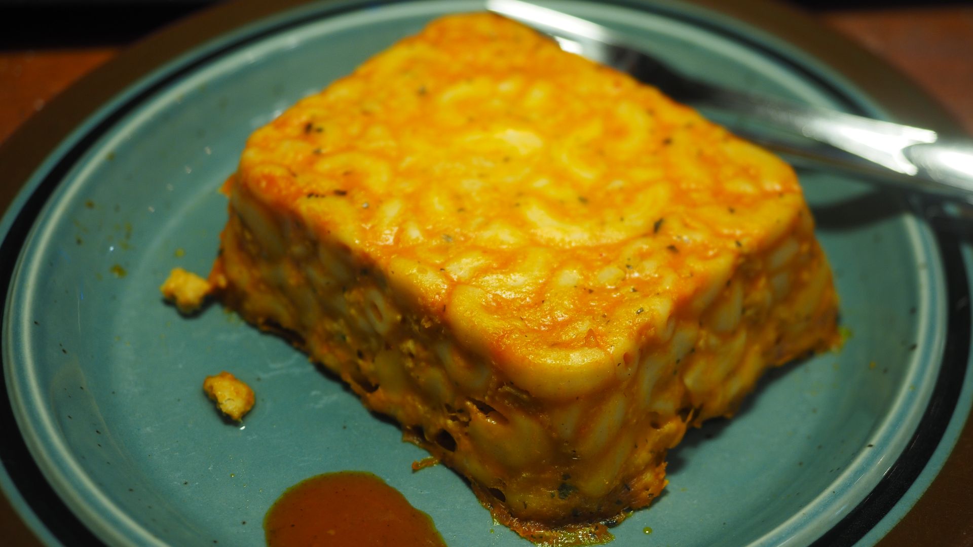 File:Macaroni casserole straight from the container.jpg