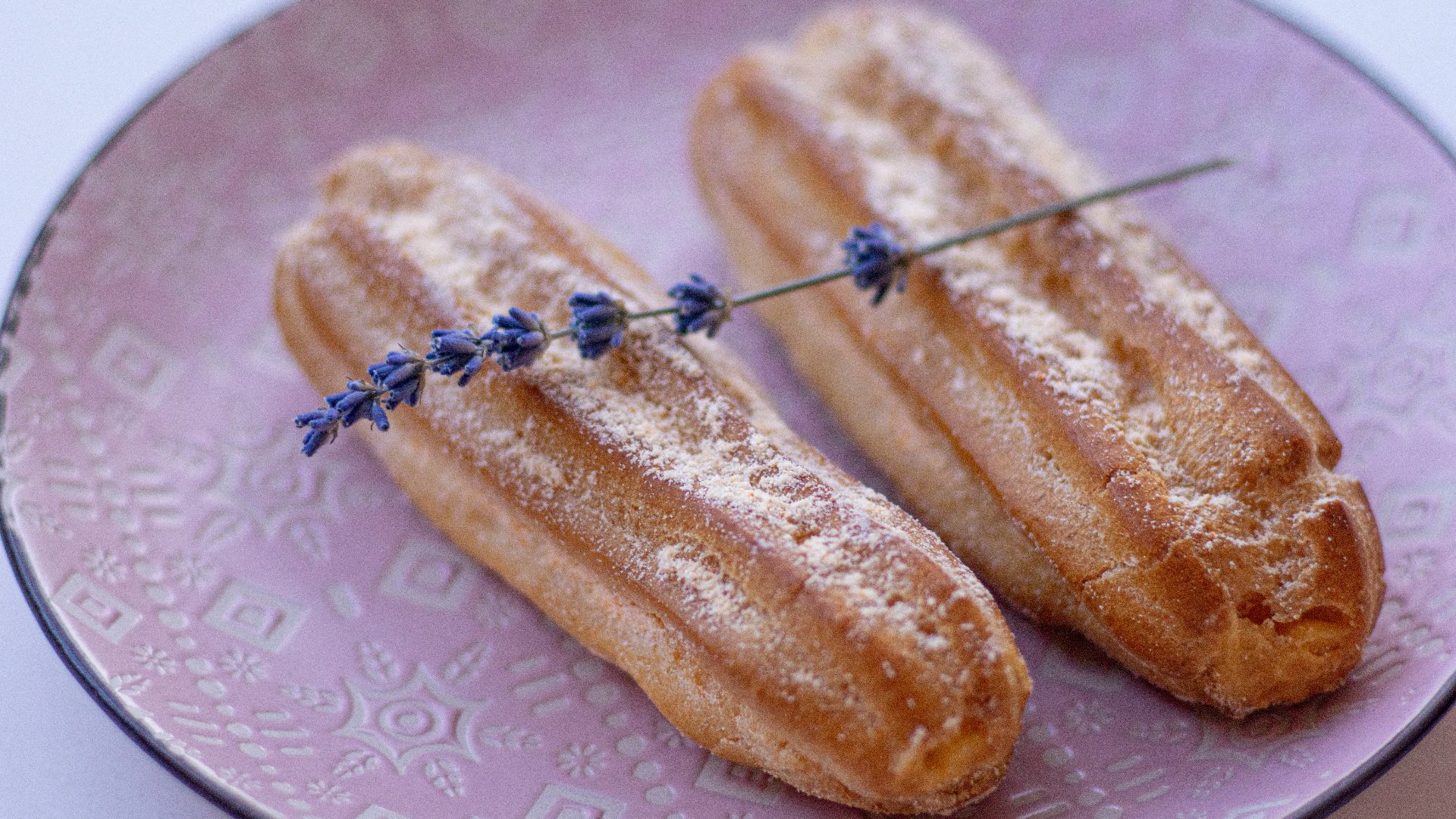 2 bread on white and blue ceramic plate