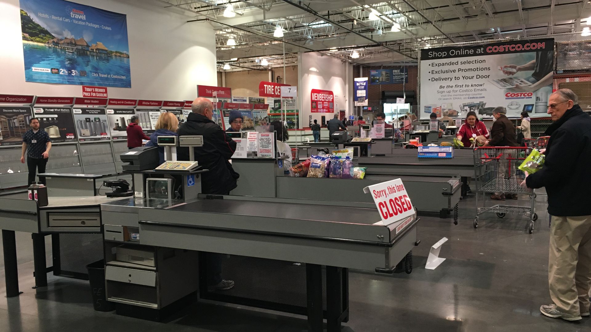 File:Social distancing at the Costco in North Brunswick, New Jersey 3576.jpg