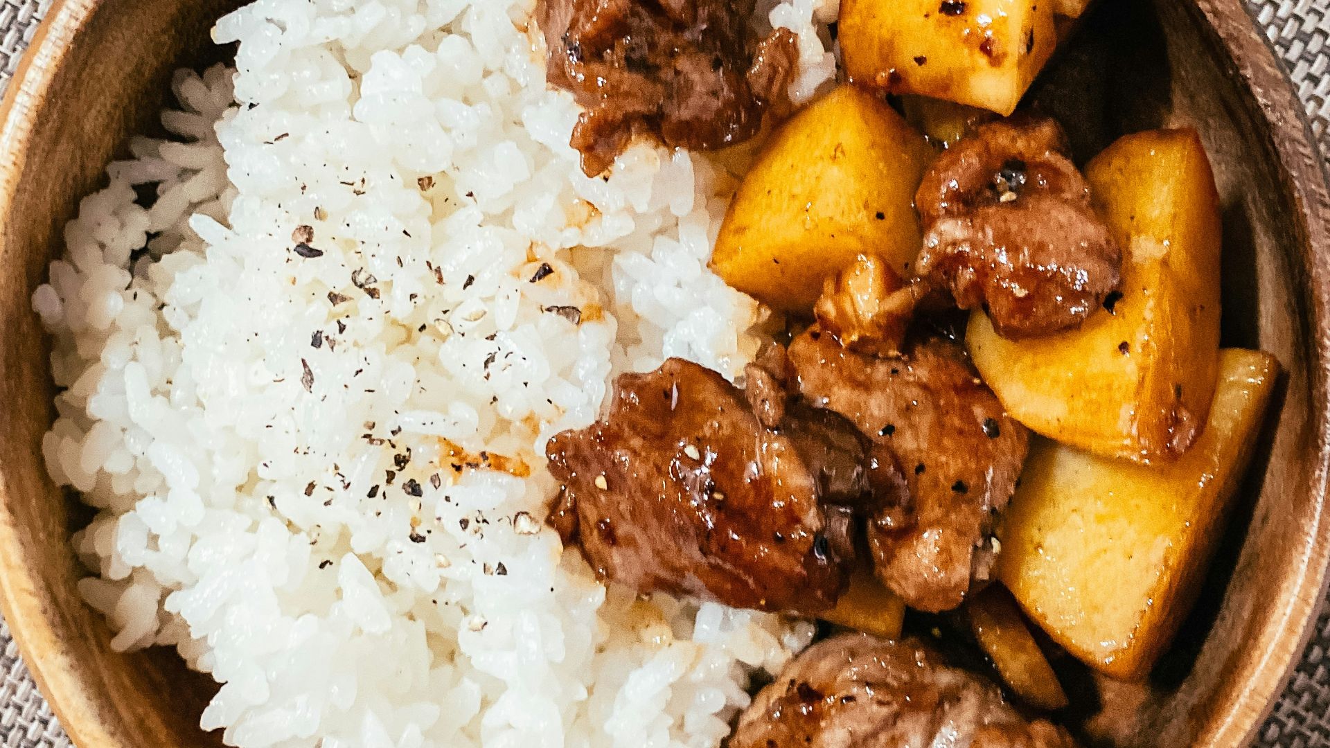 cooked food on brown ceramic bowl