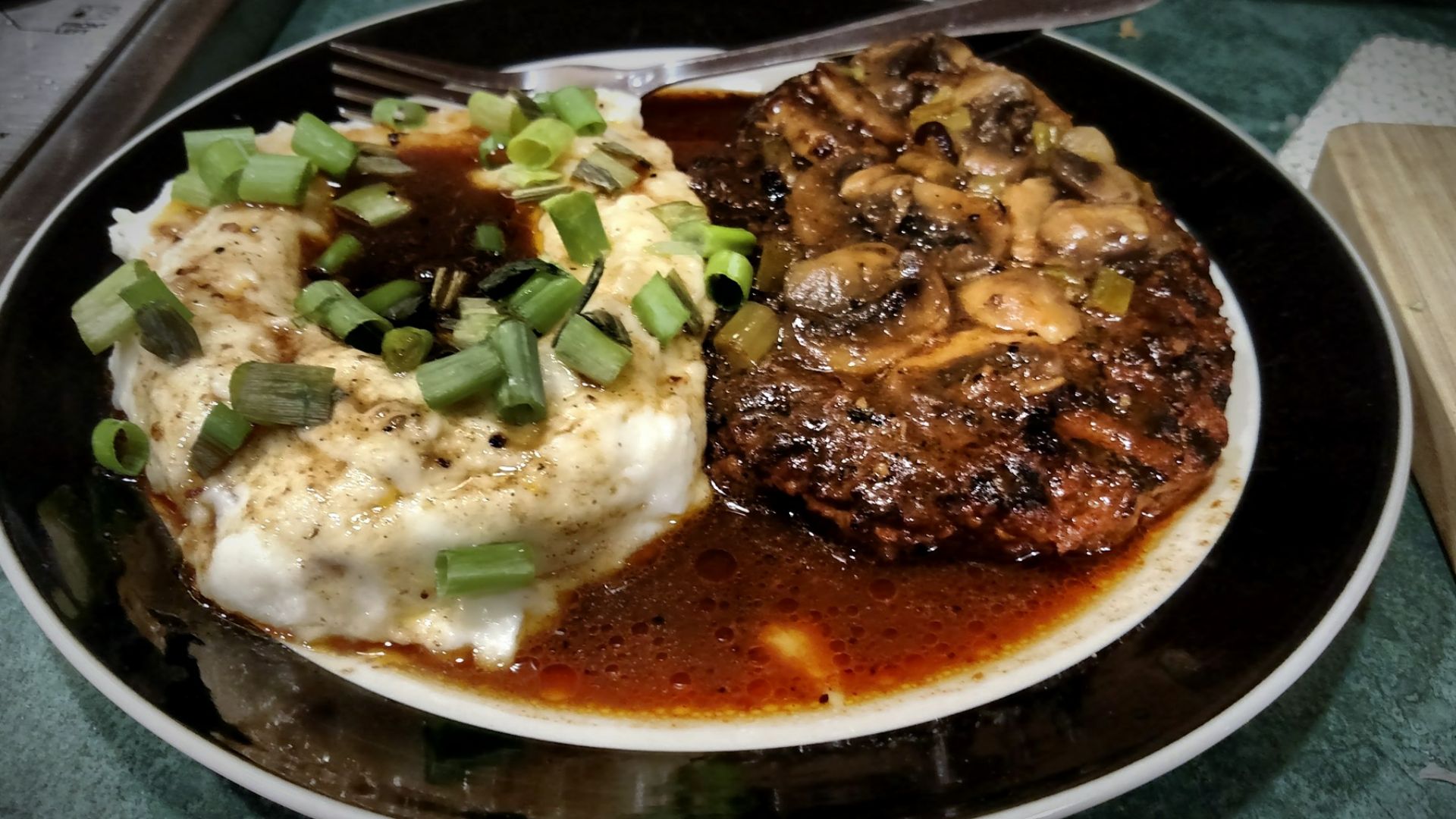 File:Salisbury steak with mushrooms and mashed potatoes.jpg