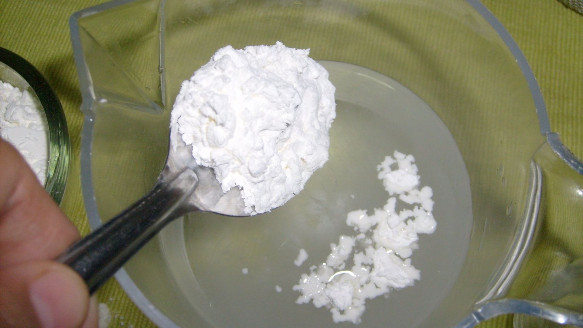 File:Cornstarch mixed with water.jpg