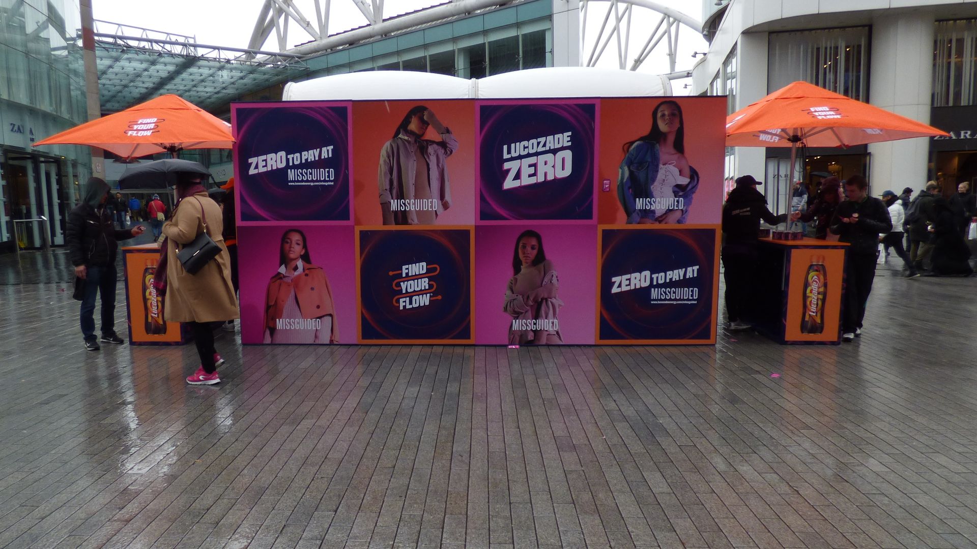 File:Lucozade Zero - Rotunda Square, Bullring.jpg