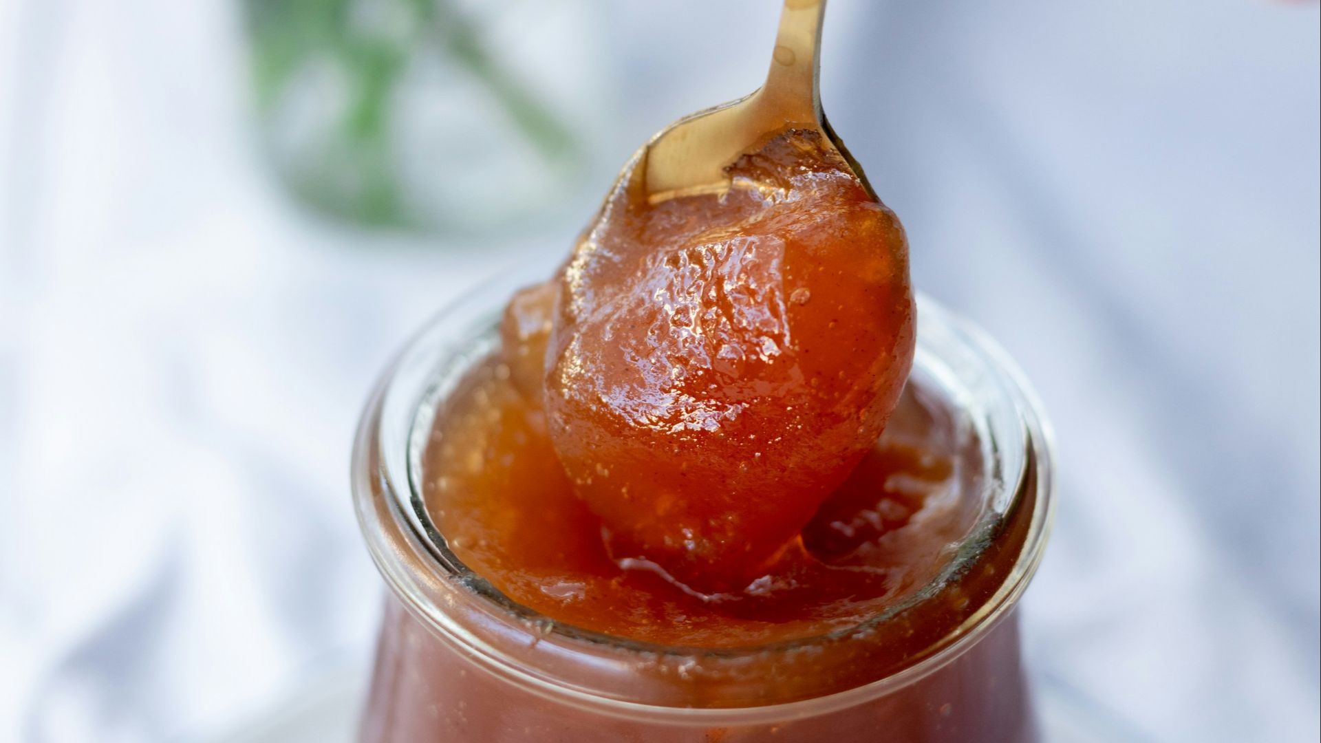 clear glass jar with brown liquid