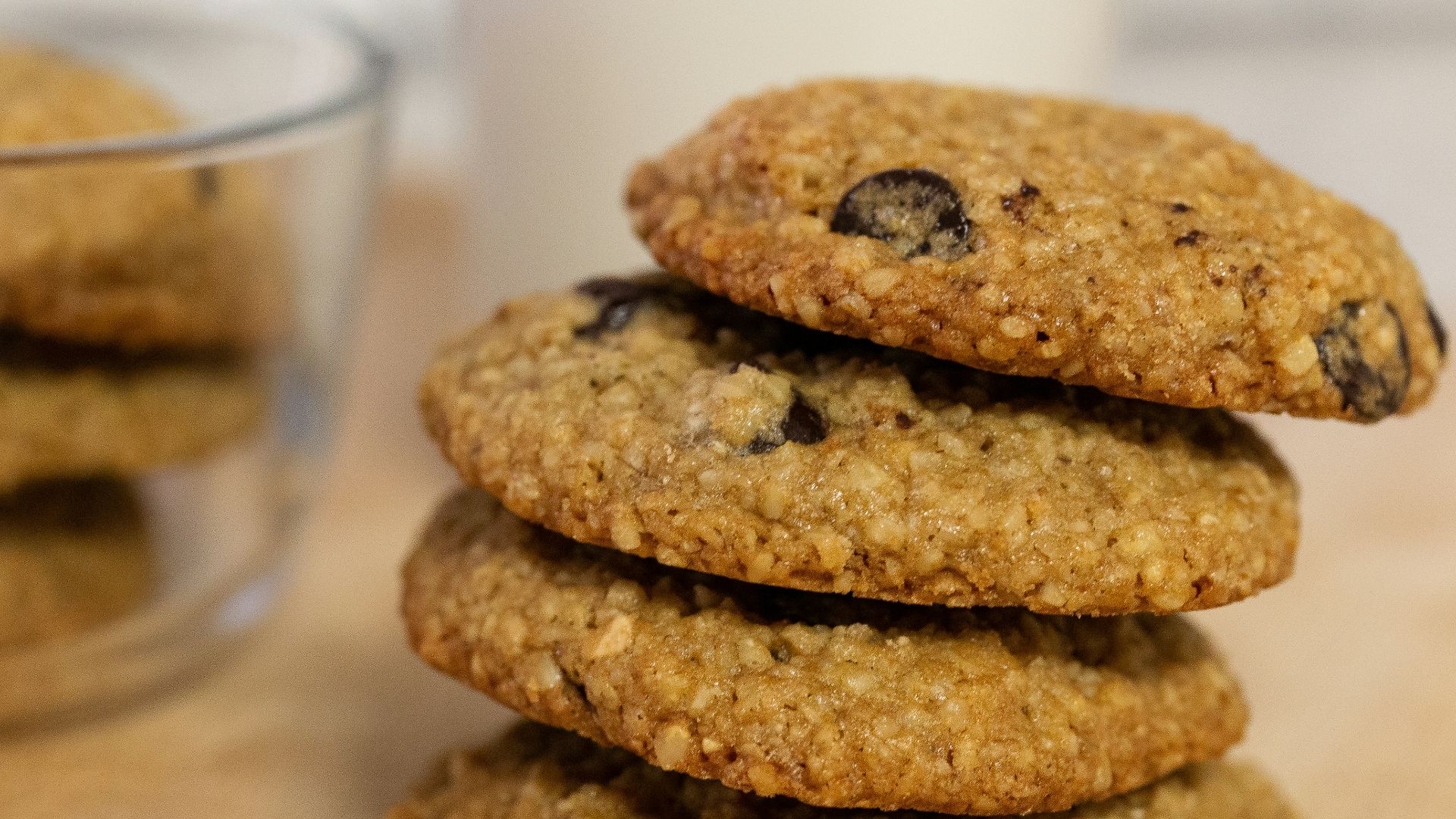 cookies in clear glass bowl