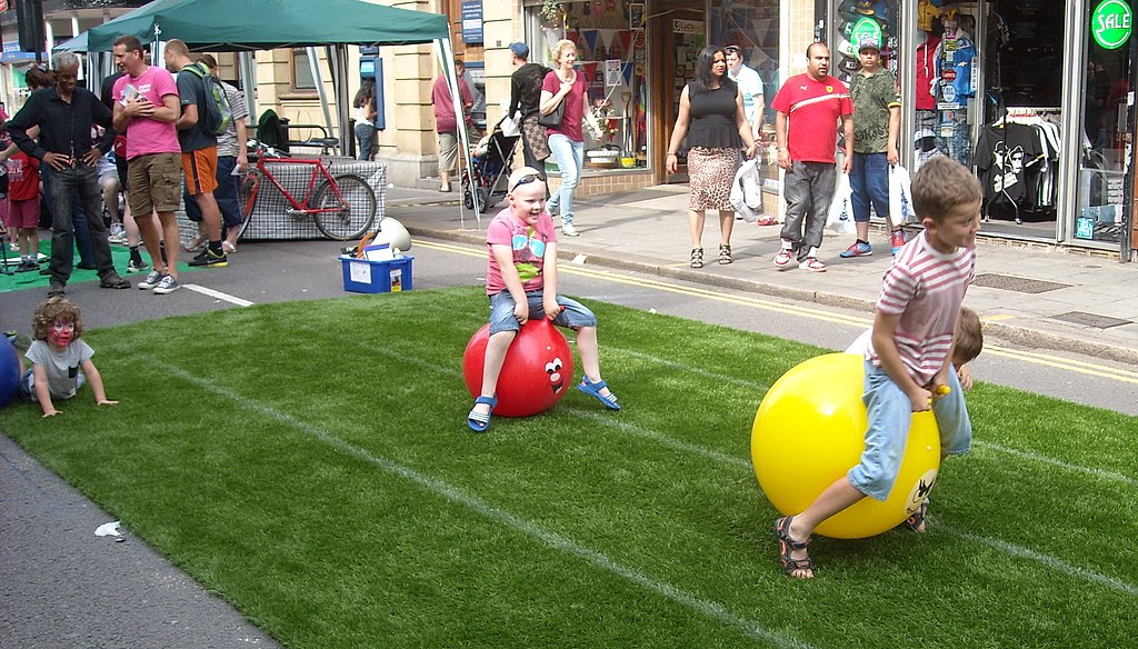 Highstreetspacehopperrace