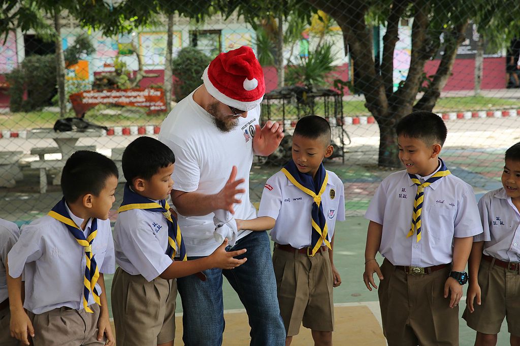 Military Sealift Command Delivers Handclasp, Joy In Time For Holidays 161215-N-Ix266-004