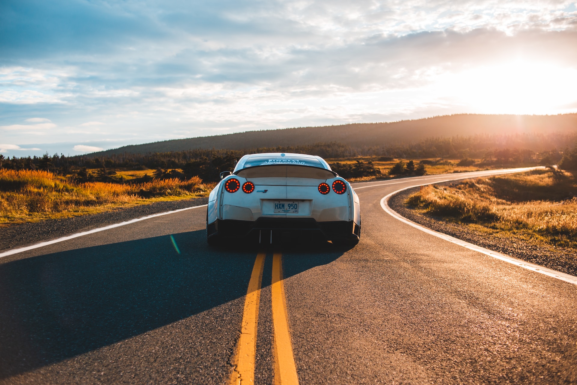Erik-Mclean-Zrns2R5Azu0-Unsplash (1)