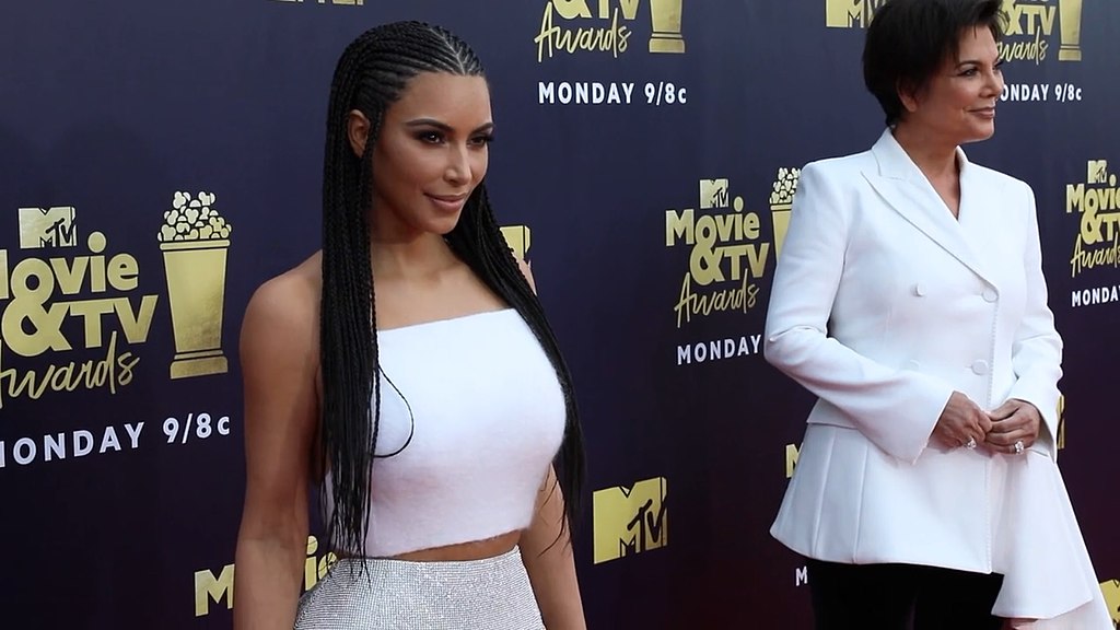 1024Px-Kim Kardashian & Kris Jenner Mtv Awards