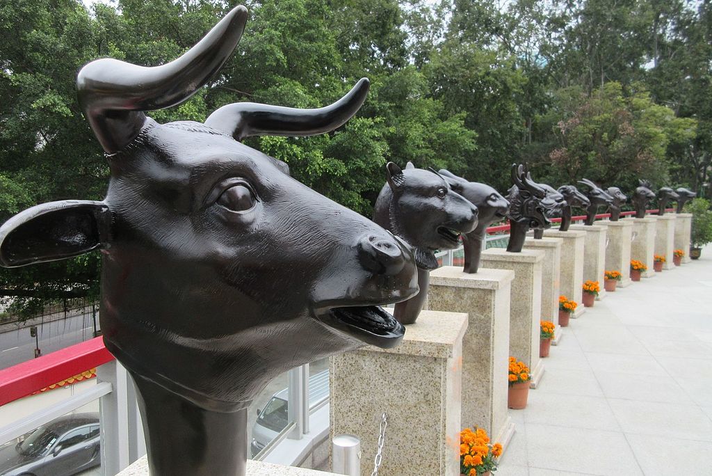 Hk 粉嶺 Fanling 蓬瀛仙館 Fung Ying Sen Koon Temple Chinese Zodiac Statues 02 Ox March 2017 Ix1