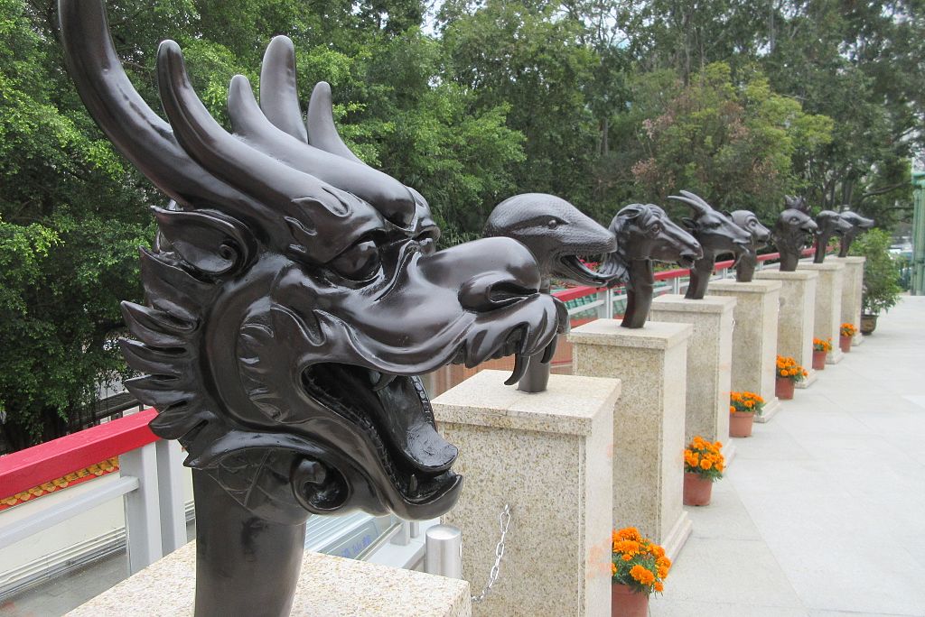 Hk 粉嶺 Fanling 蓬瀛仙館 Fung Ying Sen Koon Temple Chinese Zodiac Statues 05 Dragon March 2017 Ix1