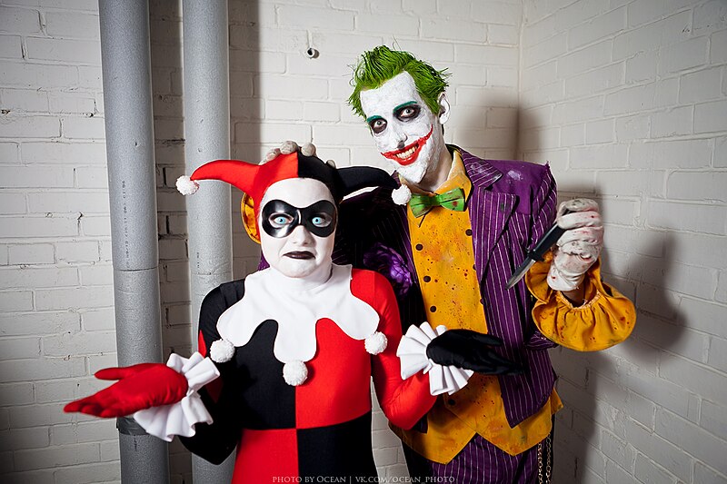 Cosplay Of Joker And Harley Quinn At Ava Expo 2013-5