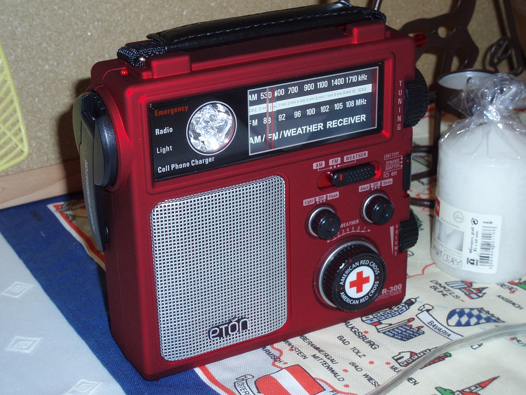 1024Px-Eton Fr300 Emergency Crank Radio
