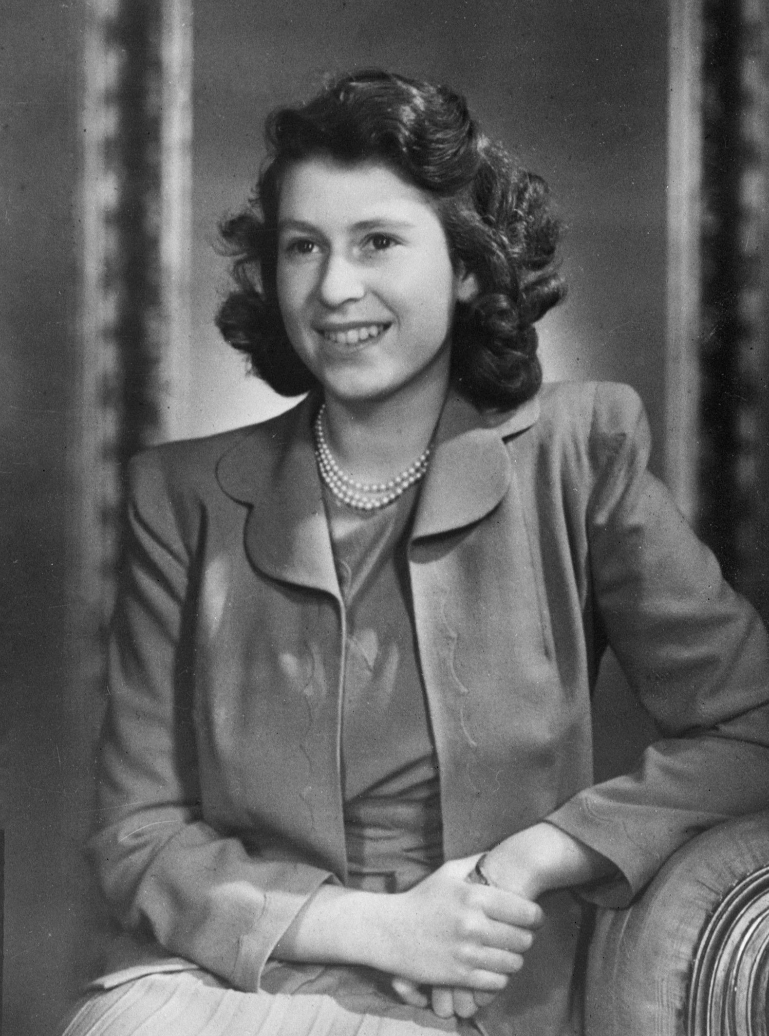 File:Elizabeth II of UK 1943.jpg