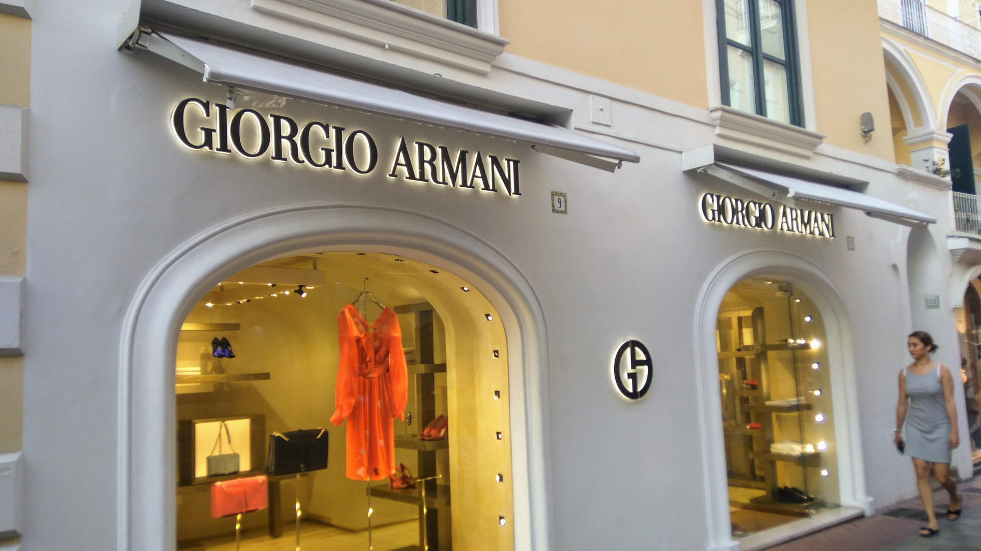 File:Shop of fashion label Giorgio Armani shopfront, Island of Capri.jpg