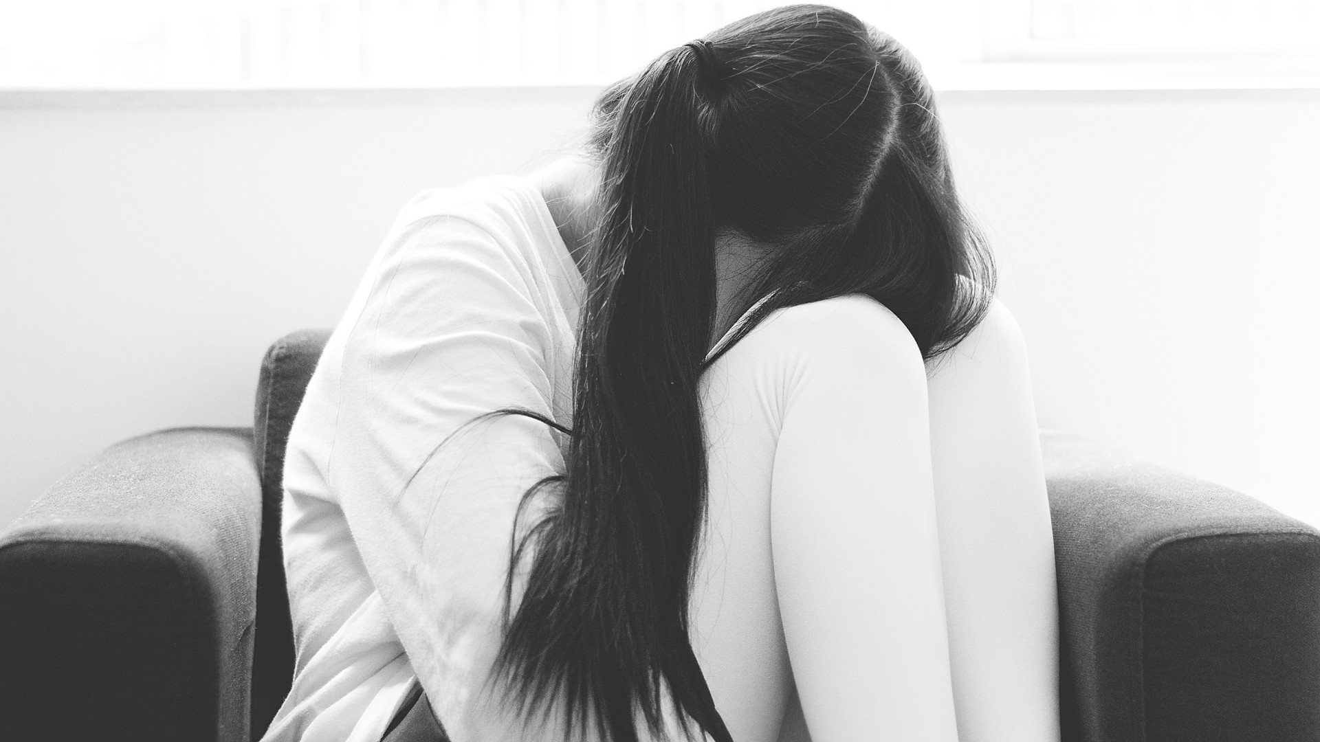 File:A girl with white clothes; September 2014 (11).jpg