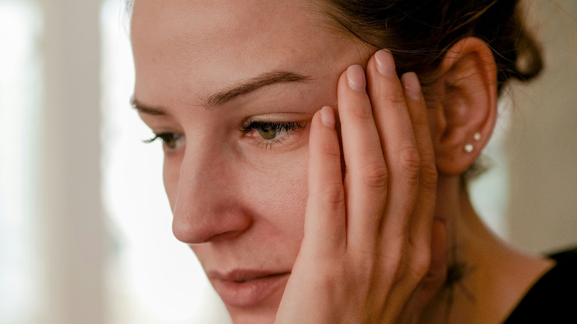 a person with the hand on the face