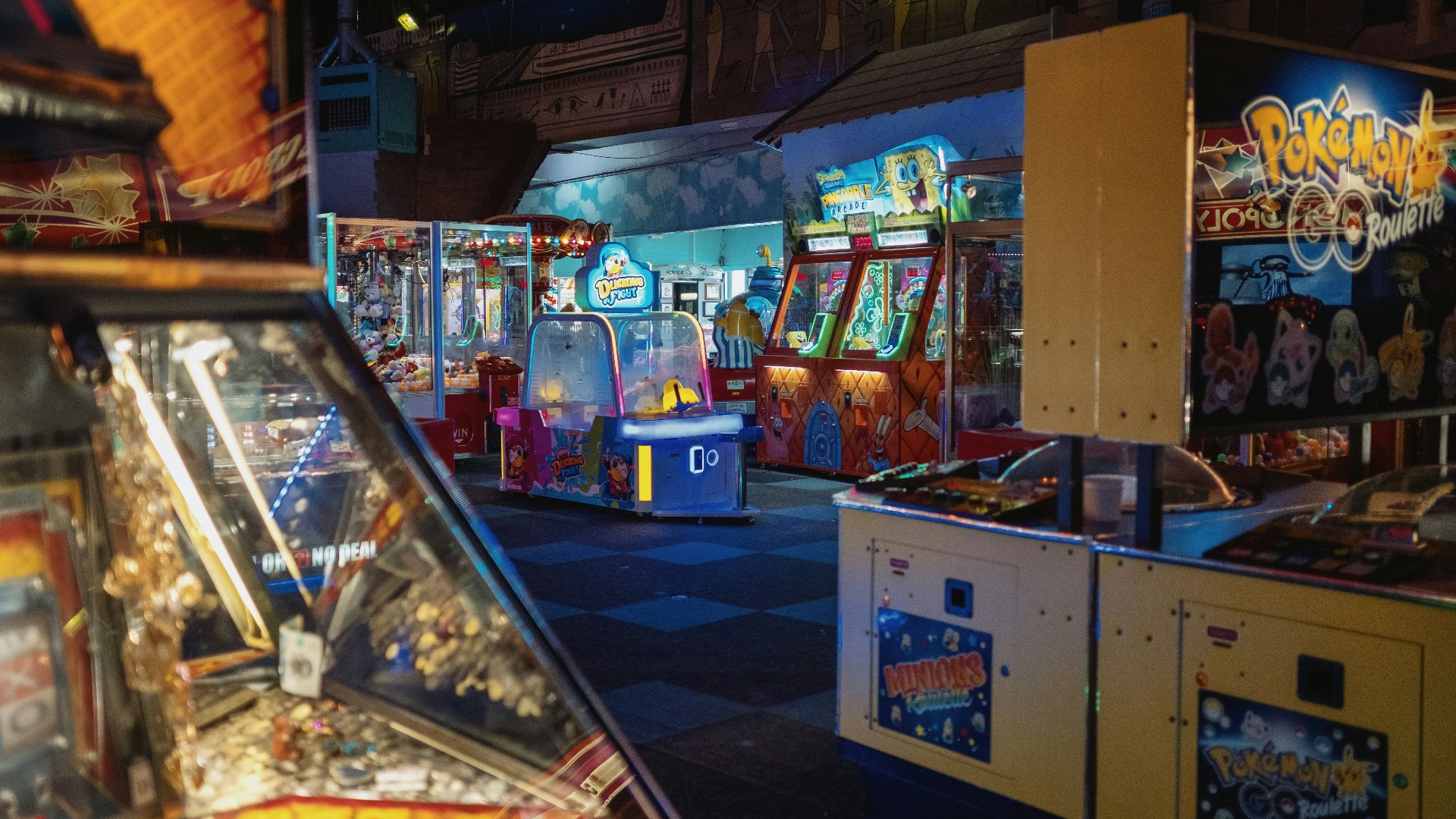 a row of pinball machines sitting next to each other