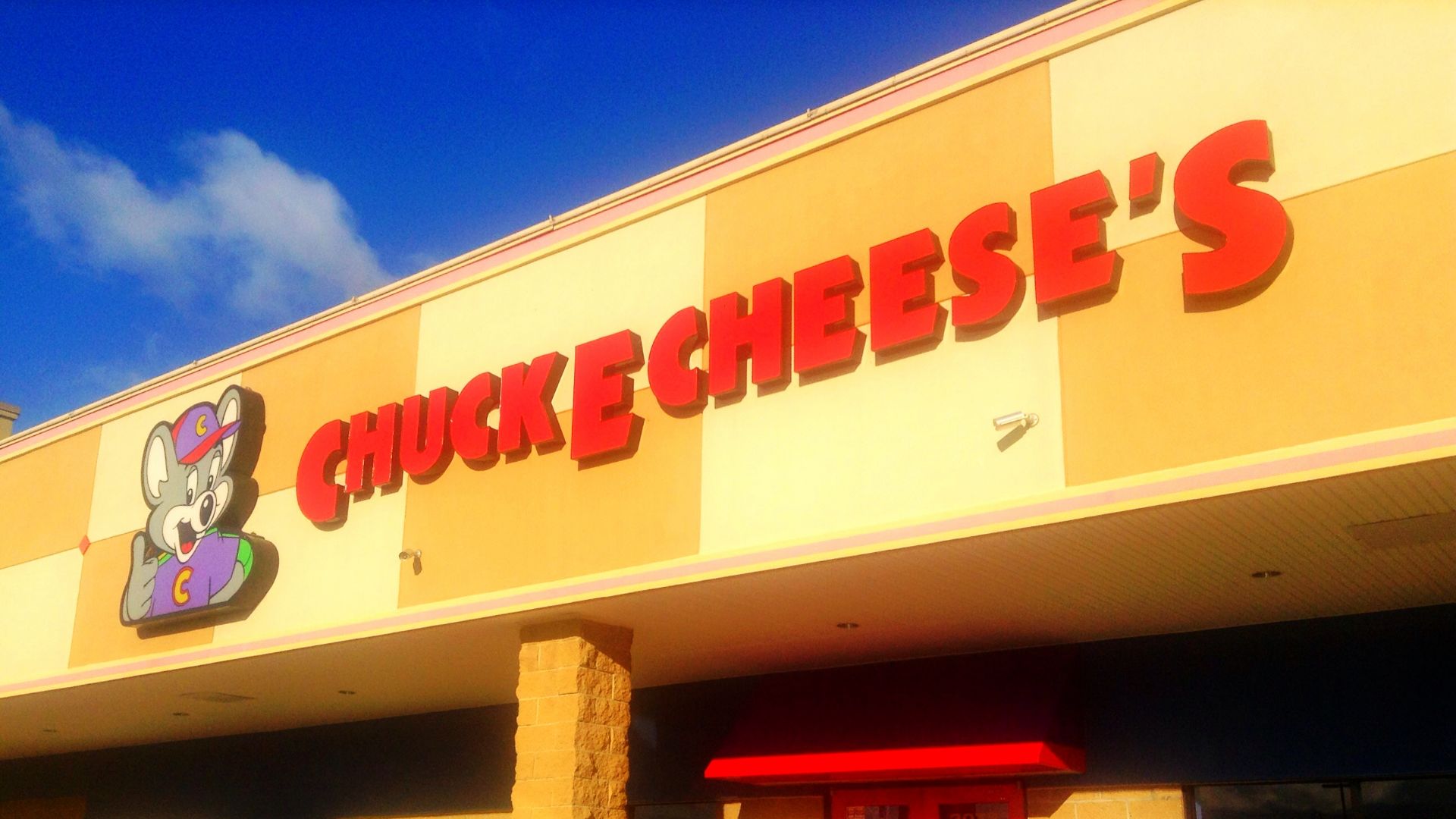 File:Chuck E Cheese's - 13907585523 01.jpg