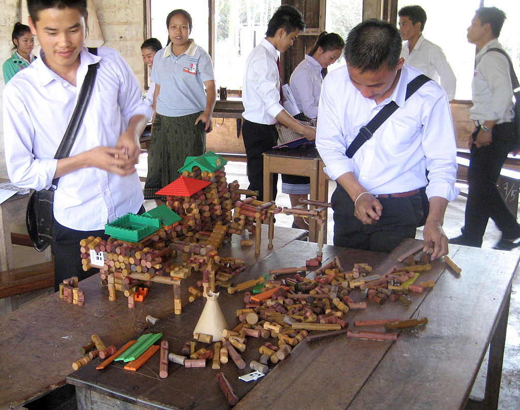 1024Px-Lincoln Logs Lao-Style