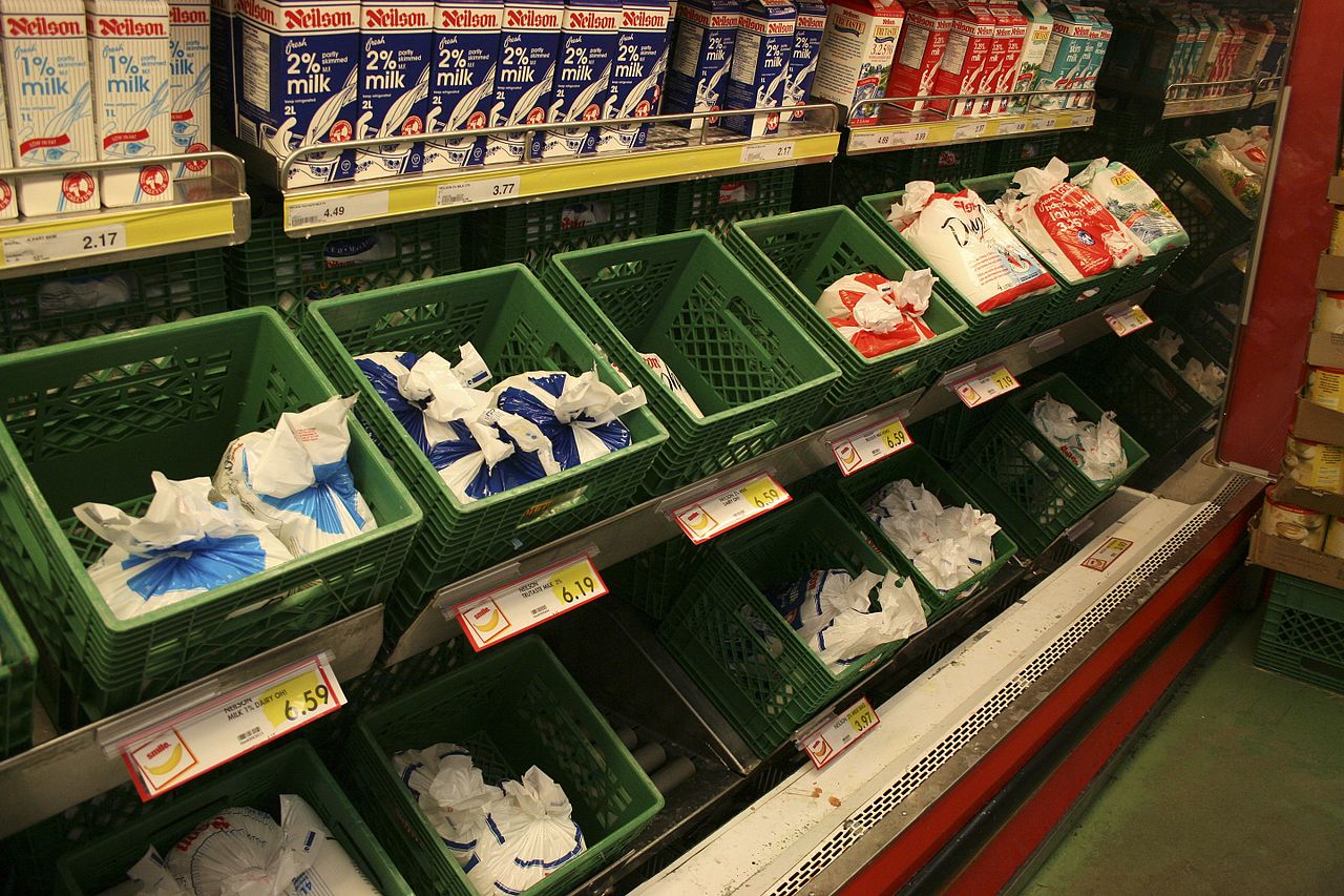 Bagged Milk In Store (3293358107)