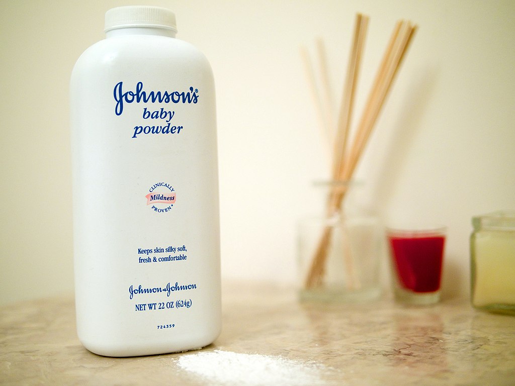 1024Px-Johnsons Baby Powder Massage