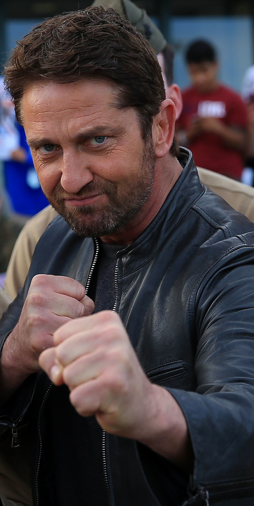 1024Px-Gerard Butler Visits Camp Pendleton 160226-M-En121-169 (Cropped)