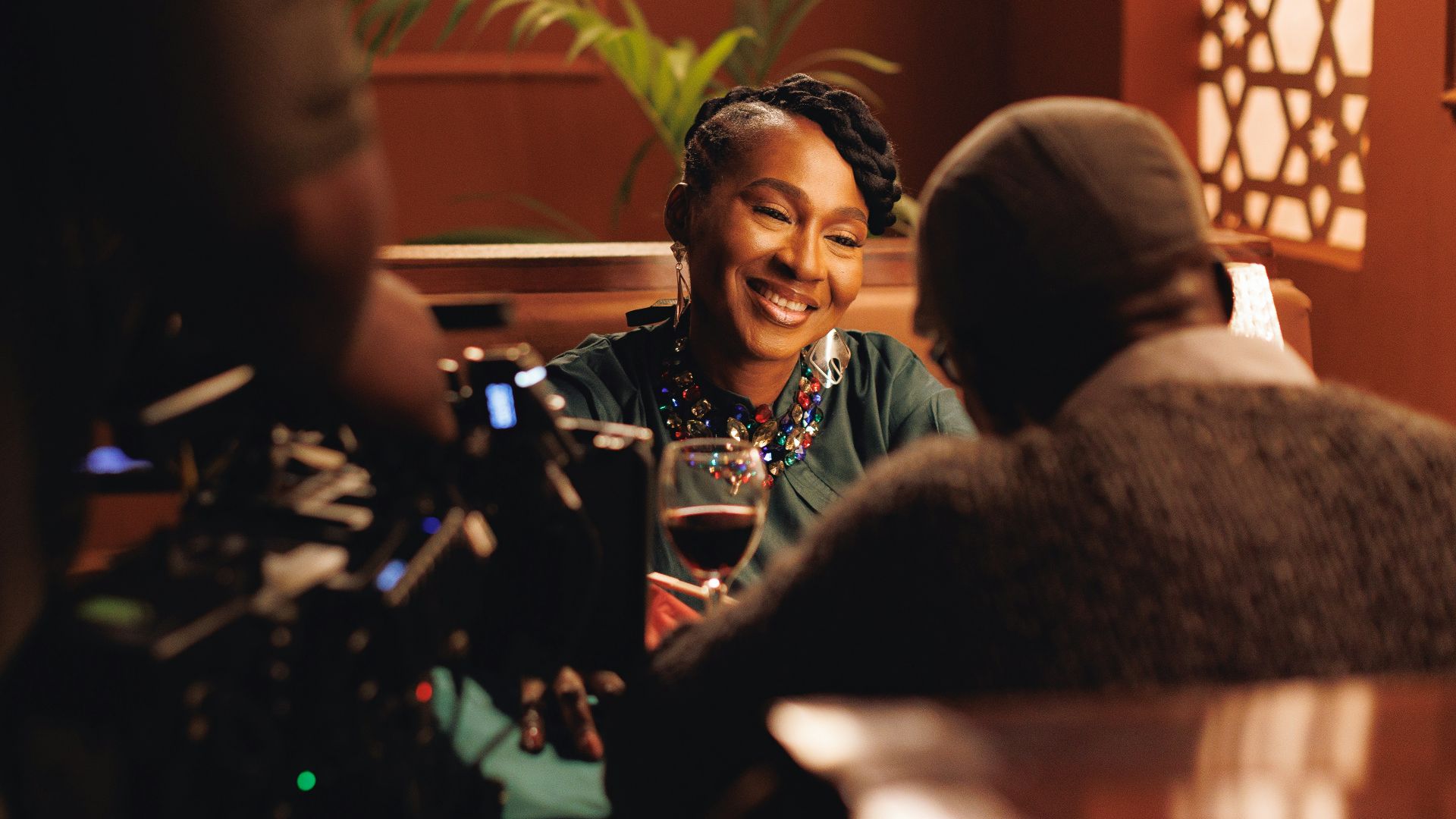 Actors are filming a scene in a restaurant.