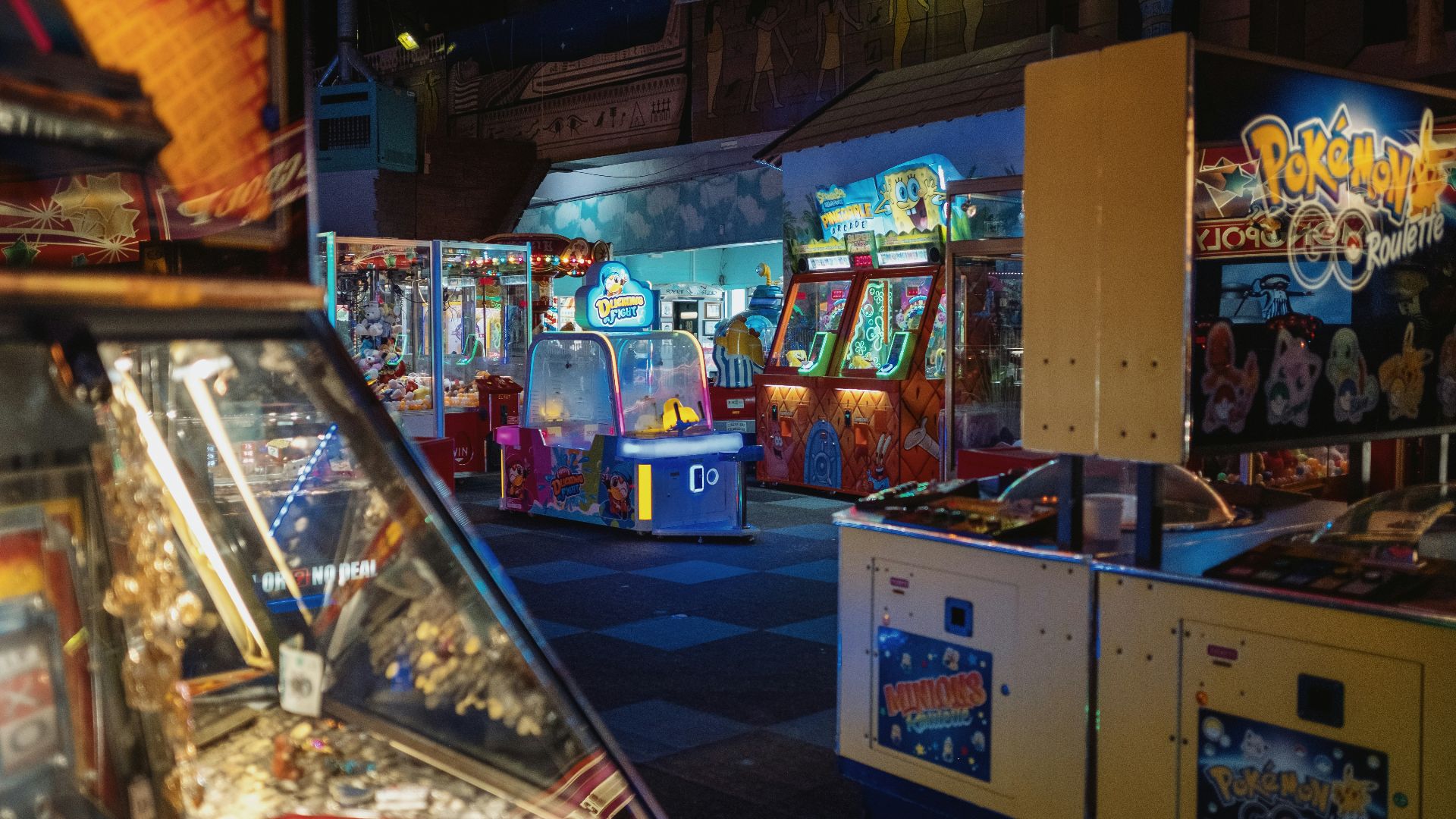 a row of pinball machines sitting next to each other