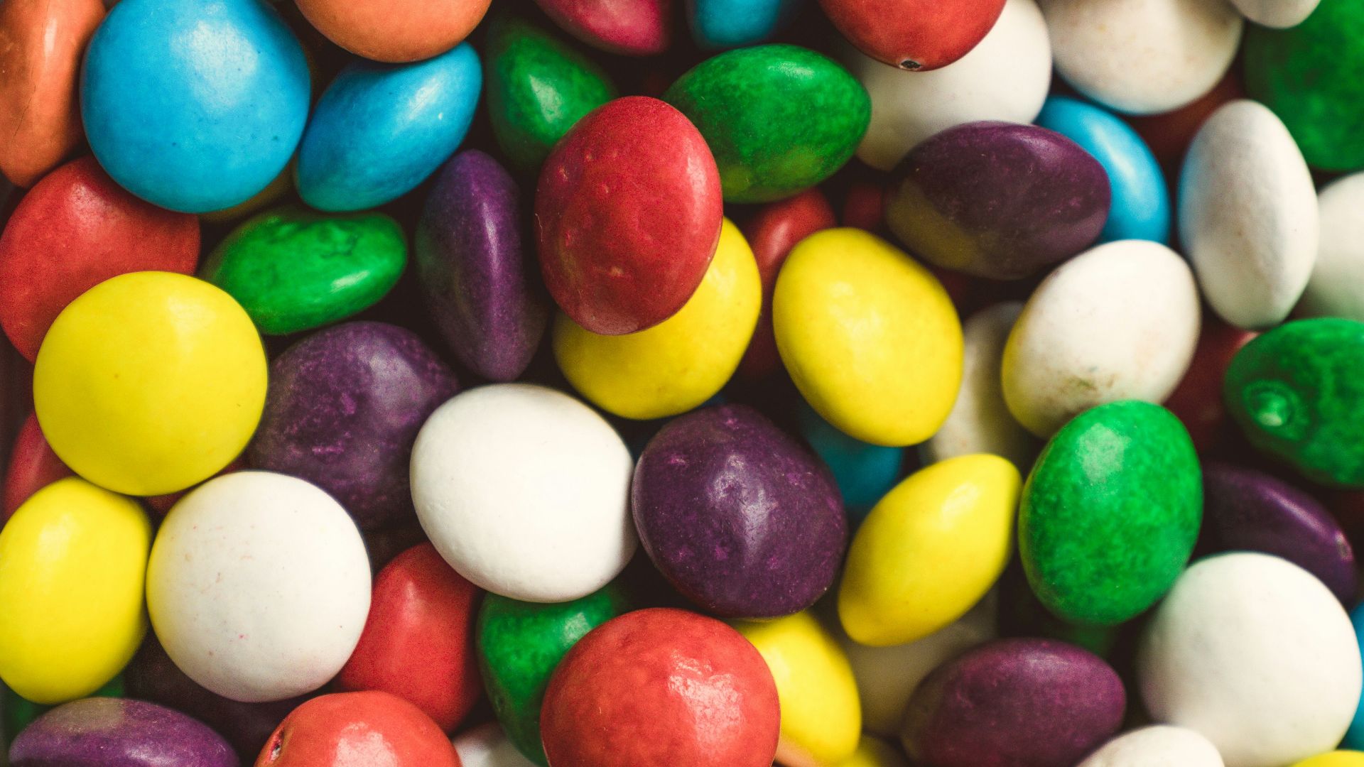 blue yellow and red m ms chocolates