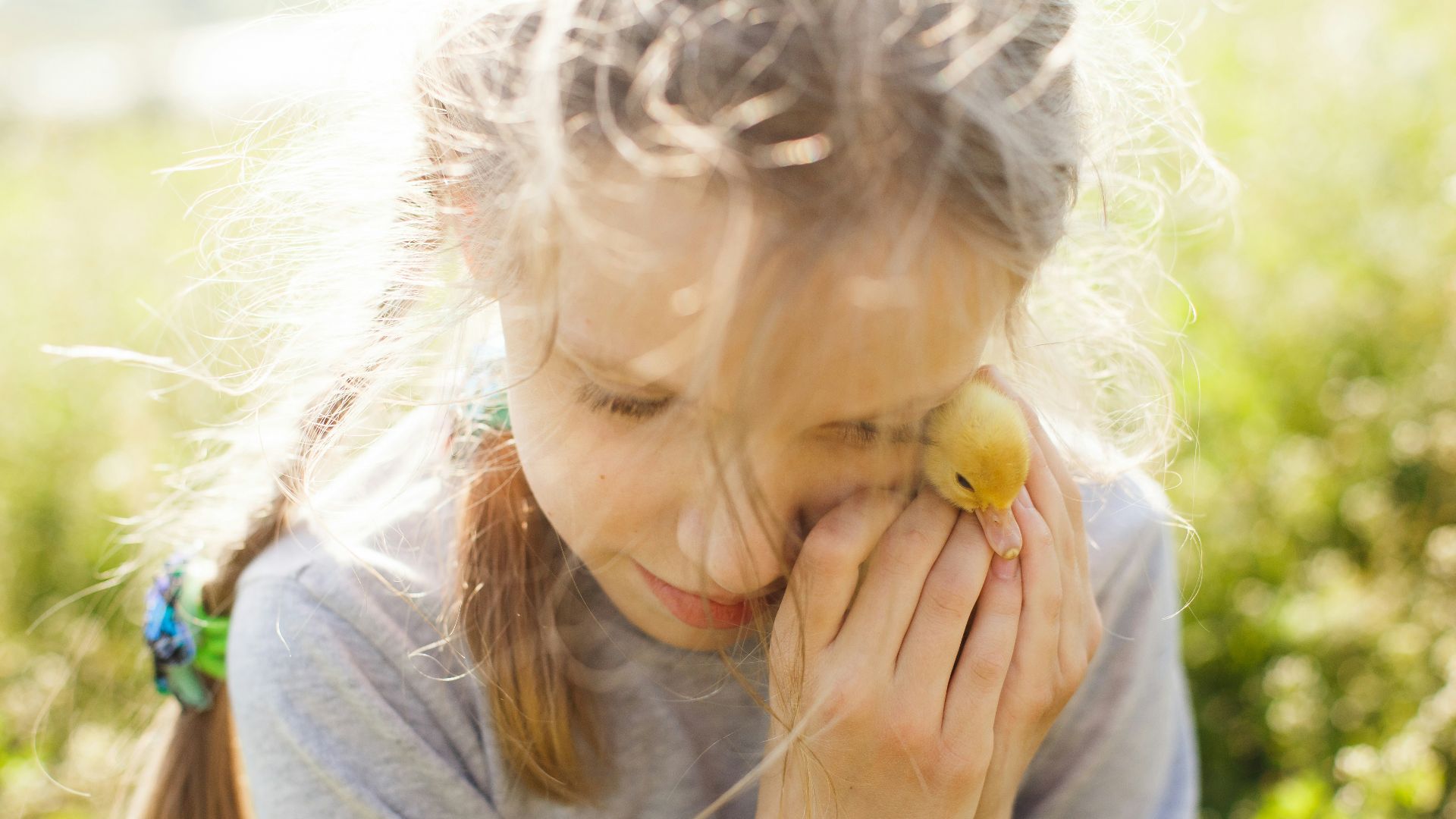 woman in gray long sleeve shirt holding yellow fruit