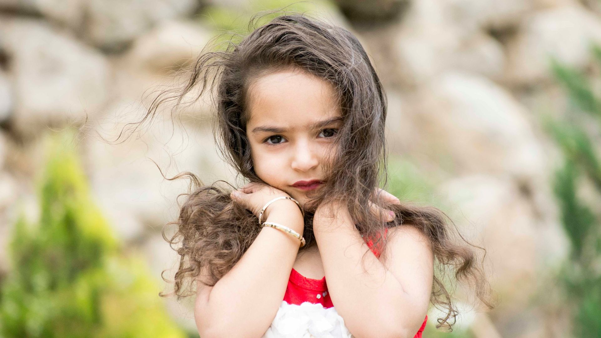 girl holding her hair