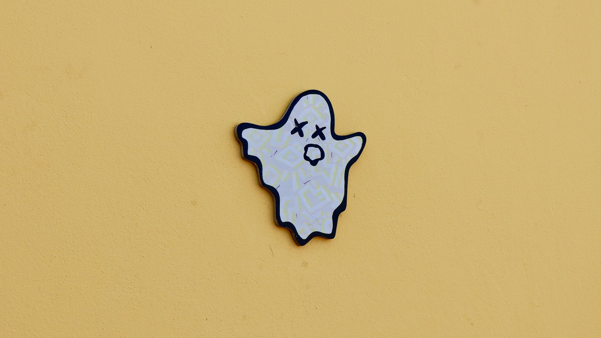 gray ghost decor
