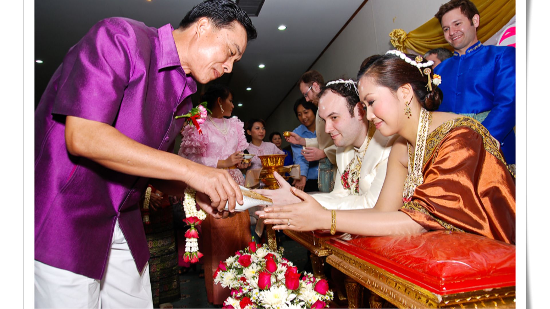 File:Thai wedding - conch water.jpg