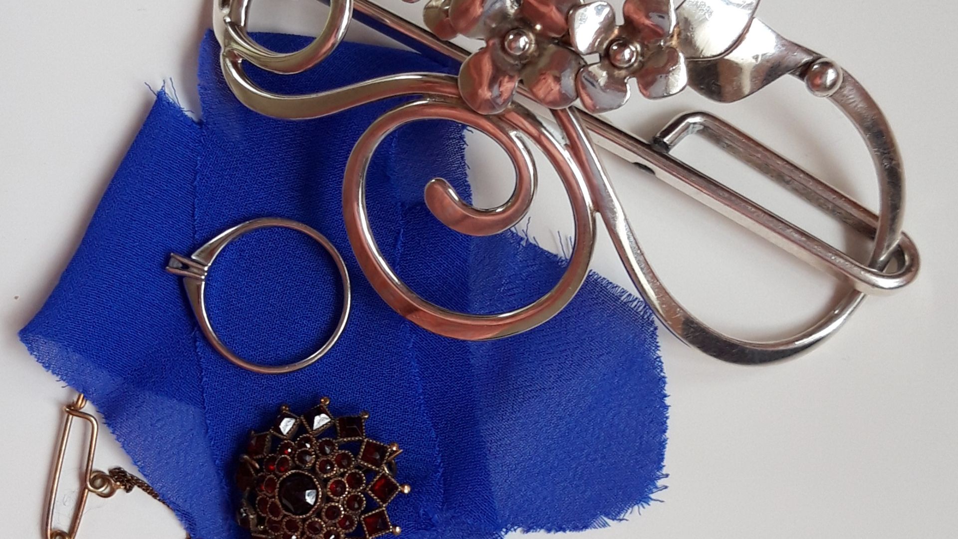 File:Something old something new something borrowed something blue (cropped).jpg