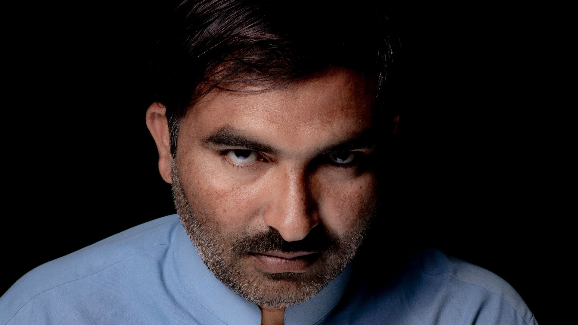 man in white crew neck shirt