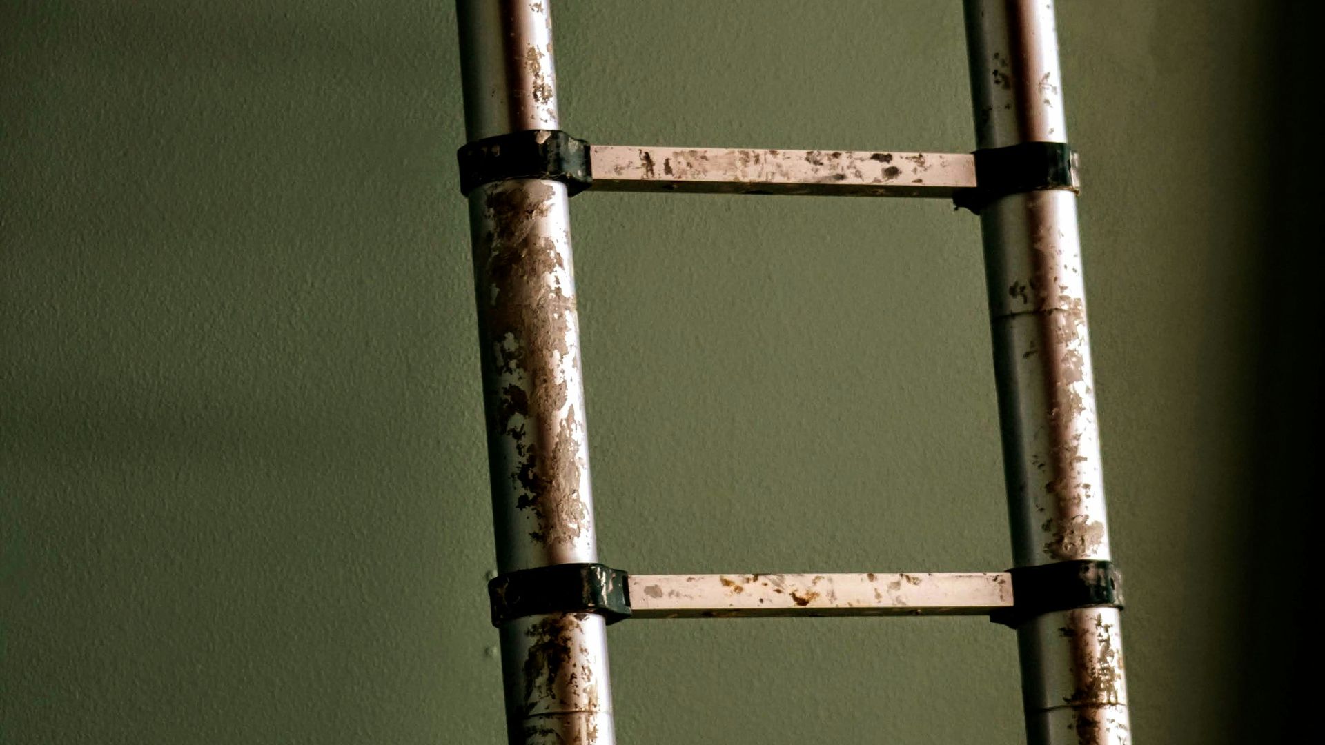 a close-up of a metal rod