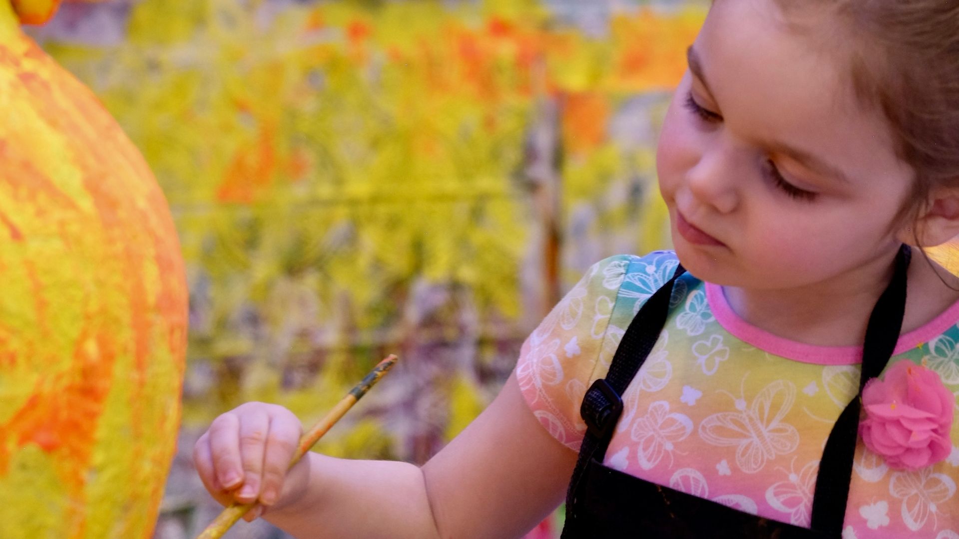 girl wearing black apron painting close-up photography