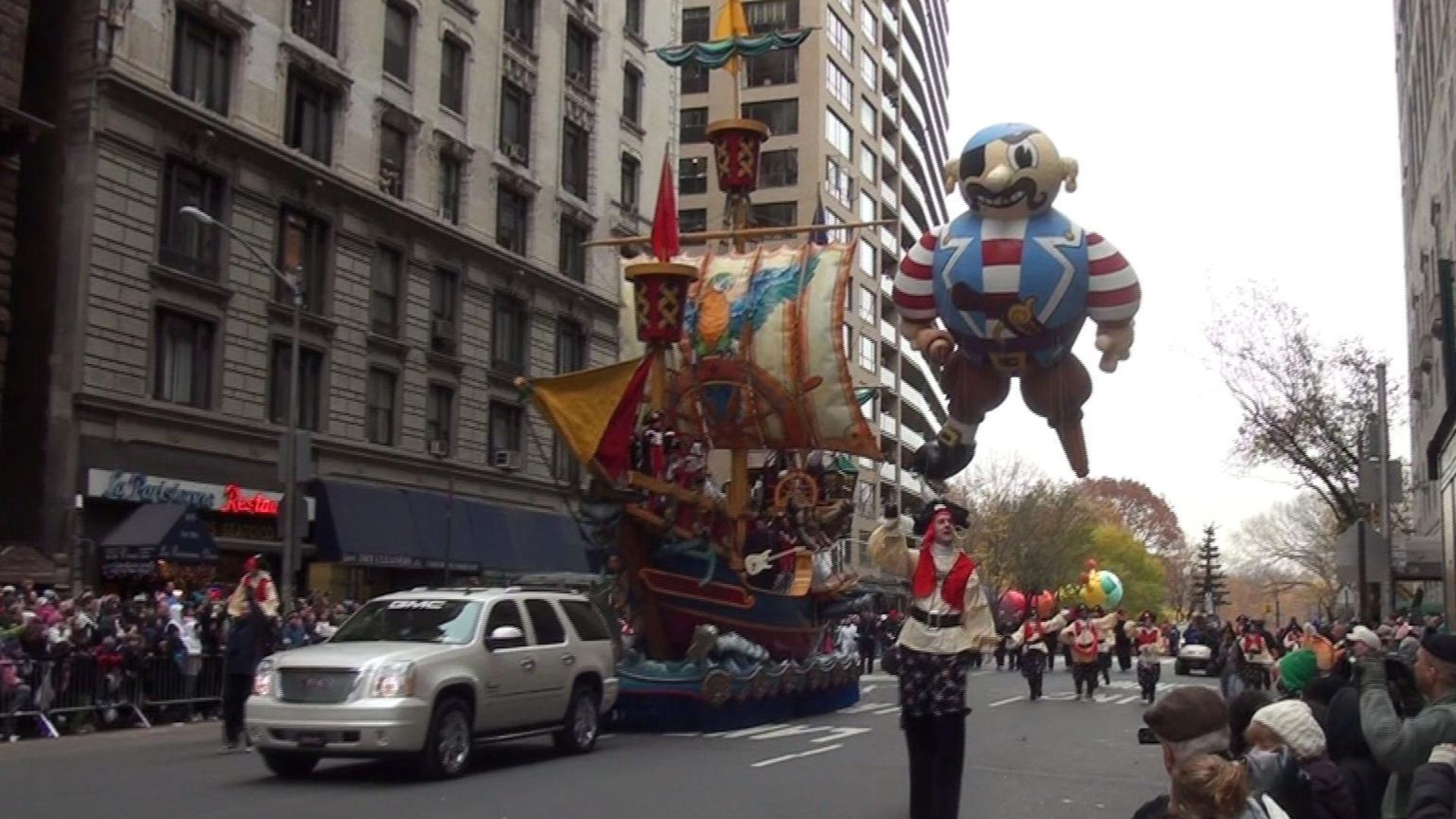 File:Macy's Thanksgiving Parade 2010 - 04.jpg