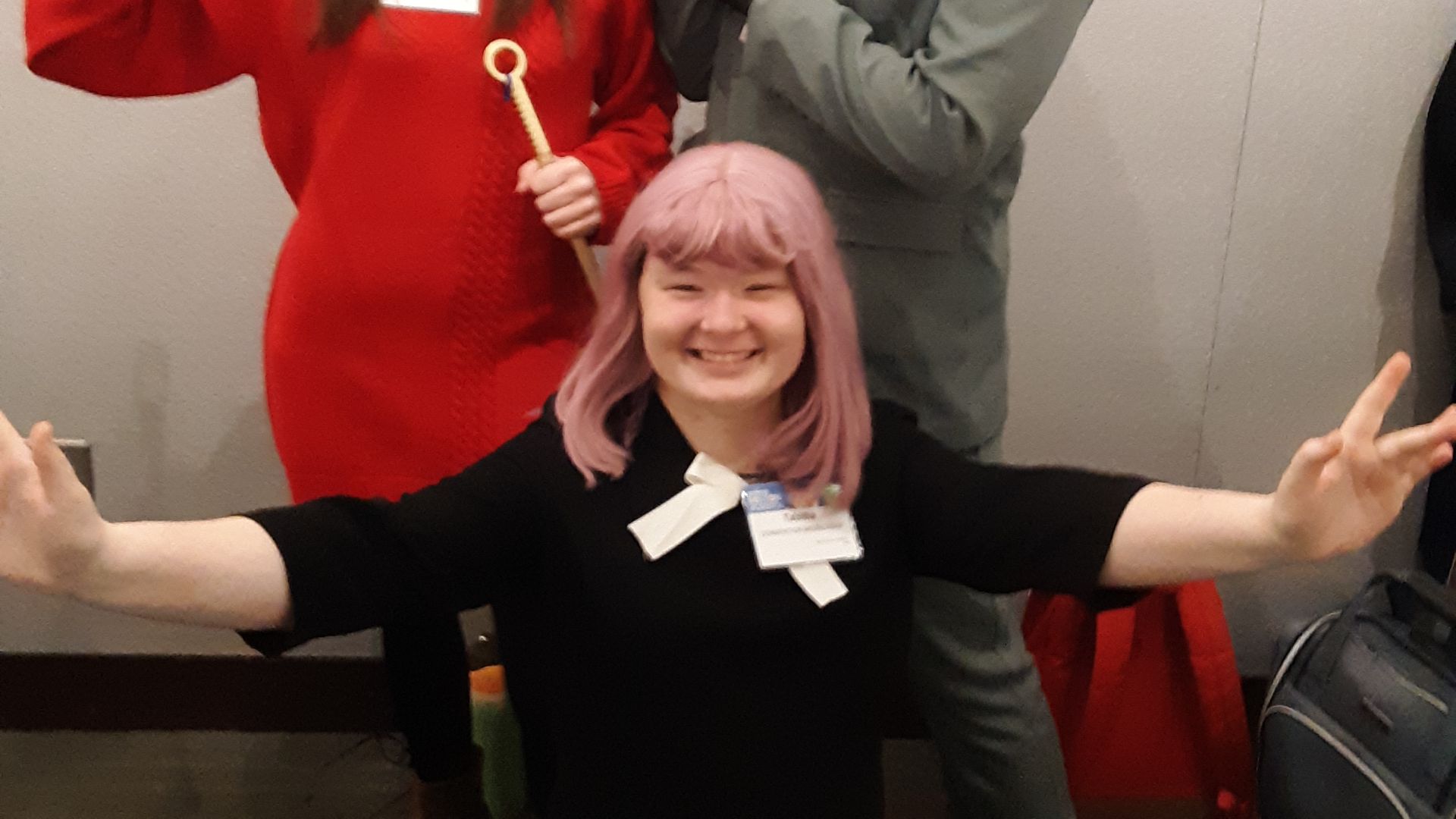 File:Anya, Loid and Yor Forger cosplay from Anime Boston 2025-20250523 1056AM.jpg