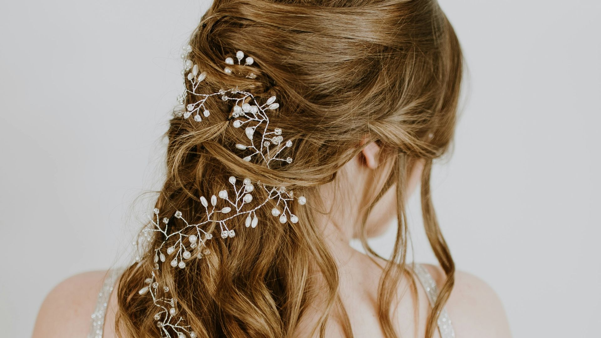 woman wearing white sleeveless dress