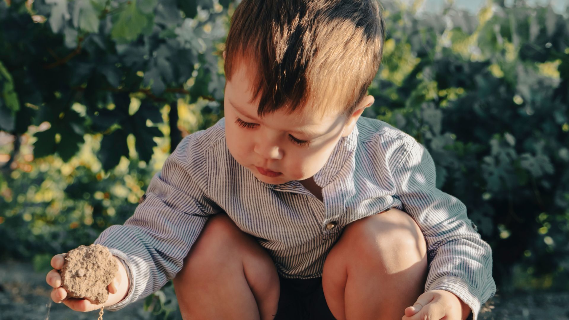 a baby sitting on the ground