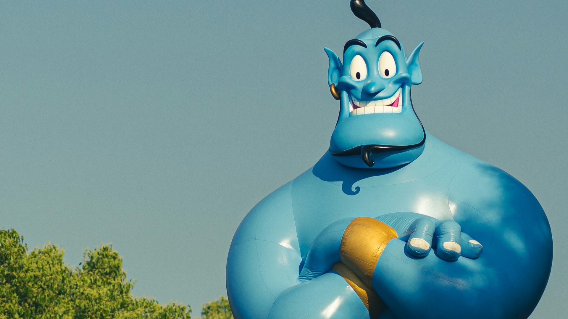 blue and yellow dragon statue