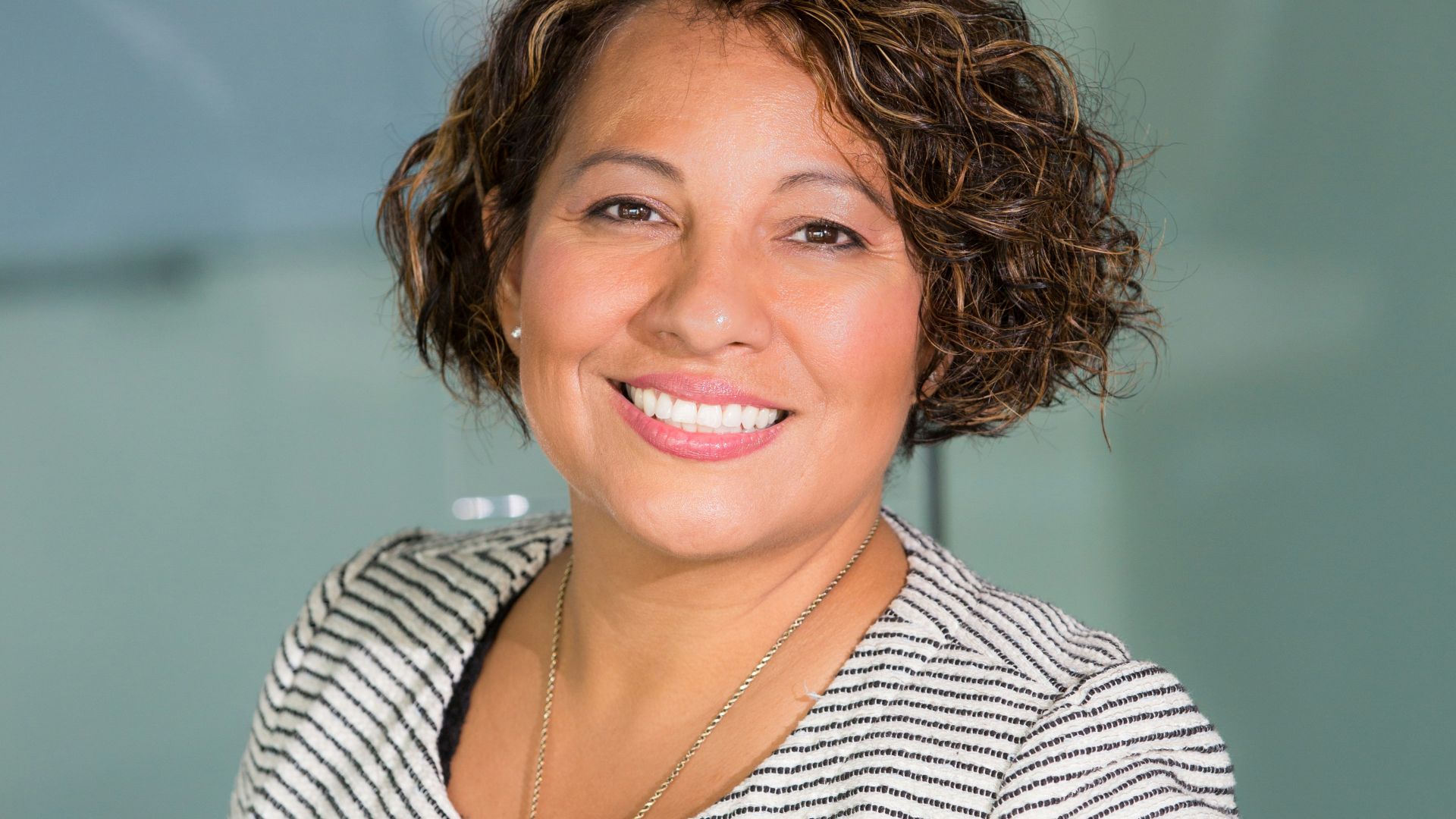 woman on focus photography