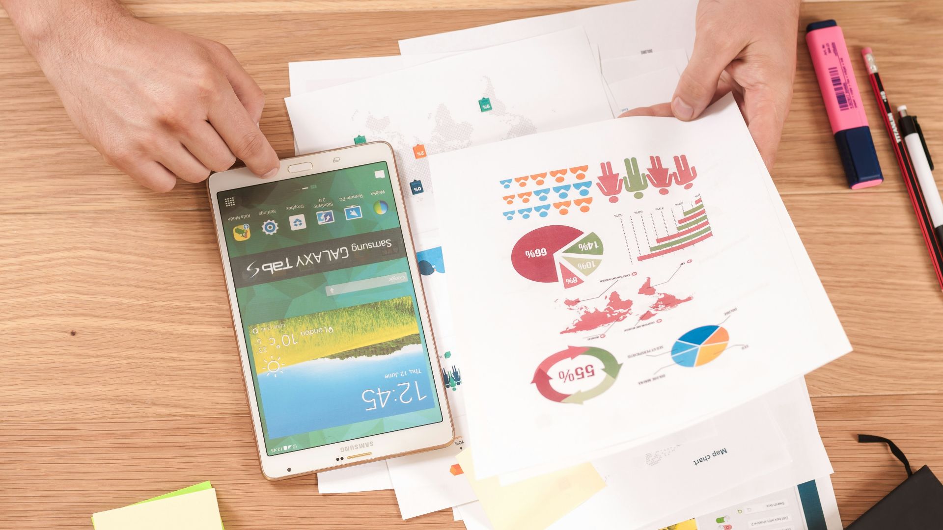 person holding white Samsung Galaxy Tab